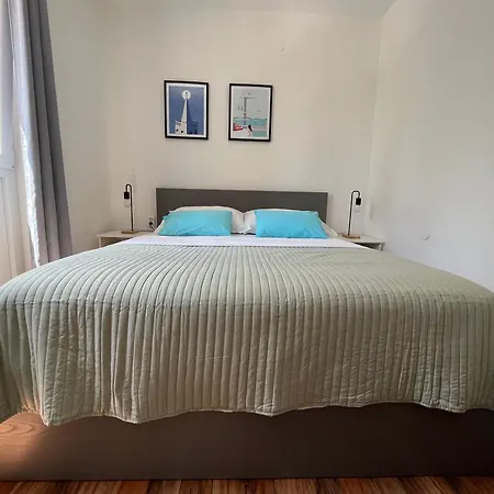 Elvis Apartment *