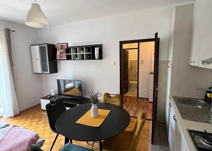 Elvis Apartment