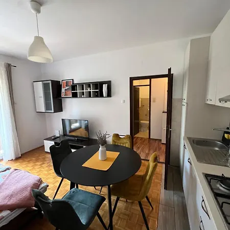 Elvis Apartman