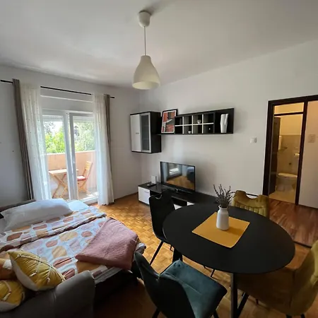 Elvis Apartman *